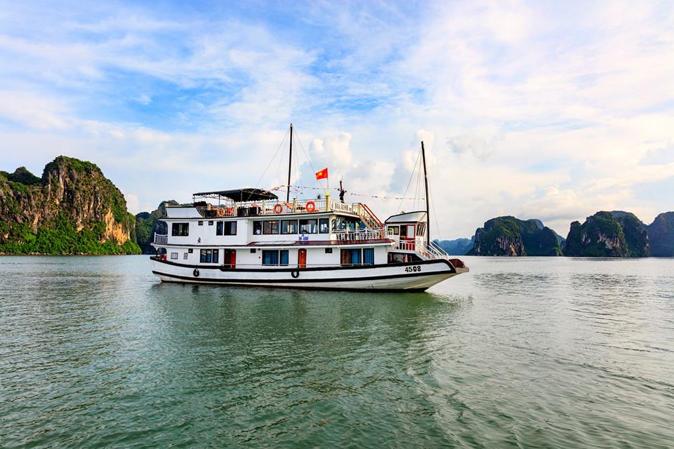 Charm Legend Cruise - Hạ Long
